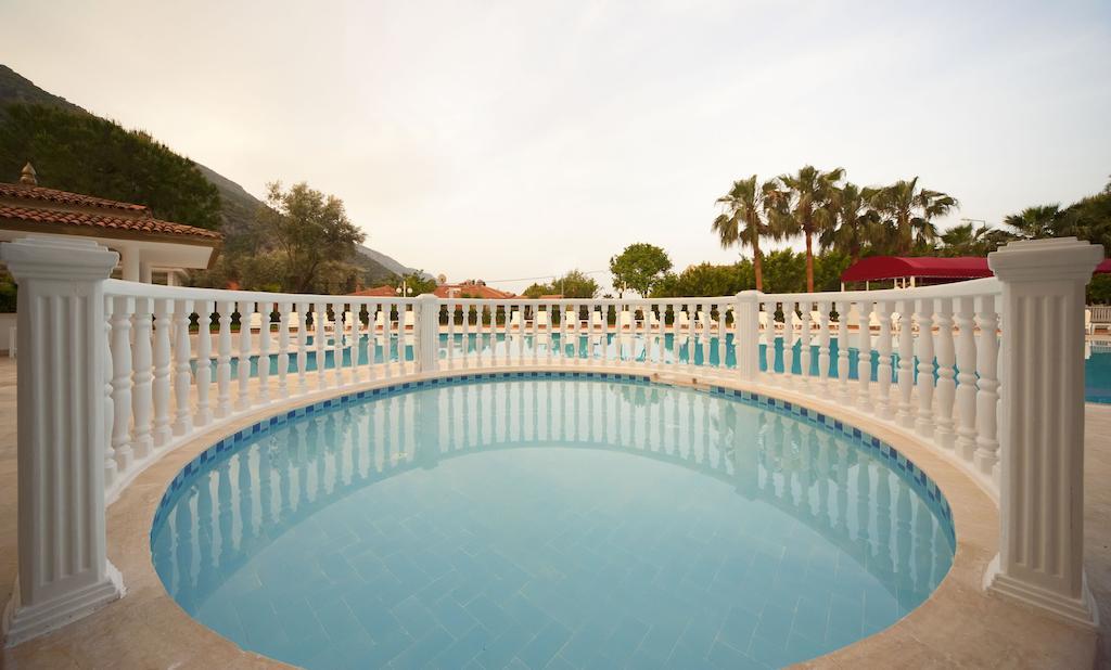 White Hotel 厄吕代尼兹 外观 照片