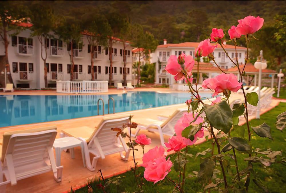 White Hotel 厄吕代尼兹 外观 照片
